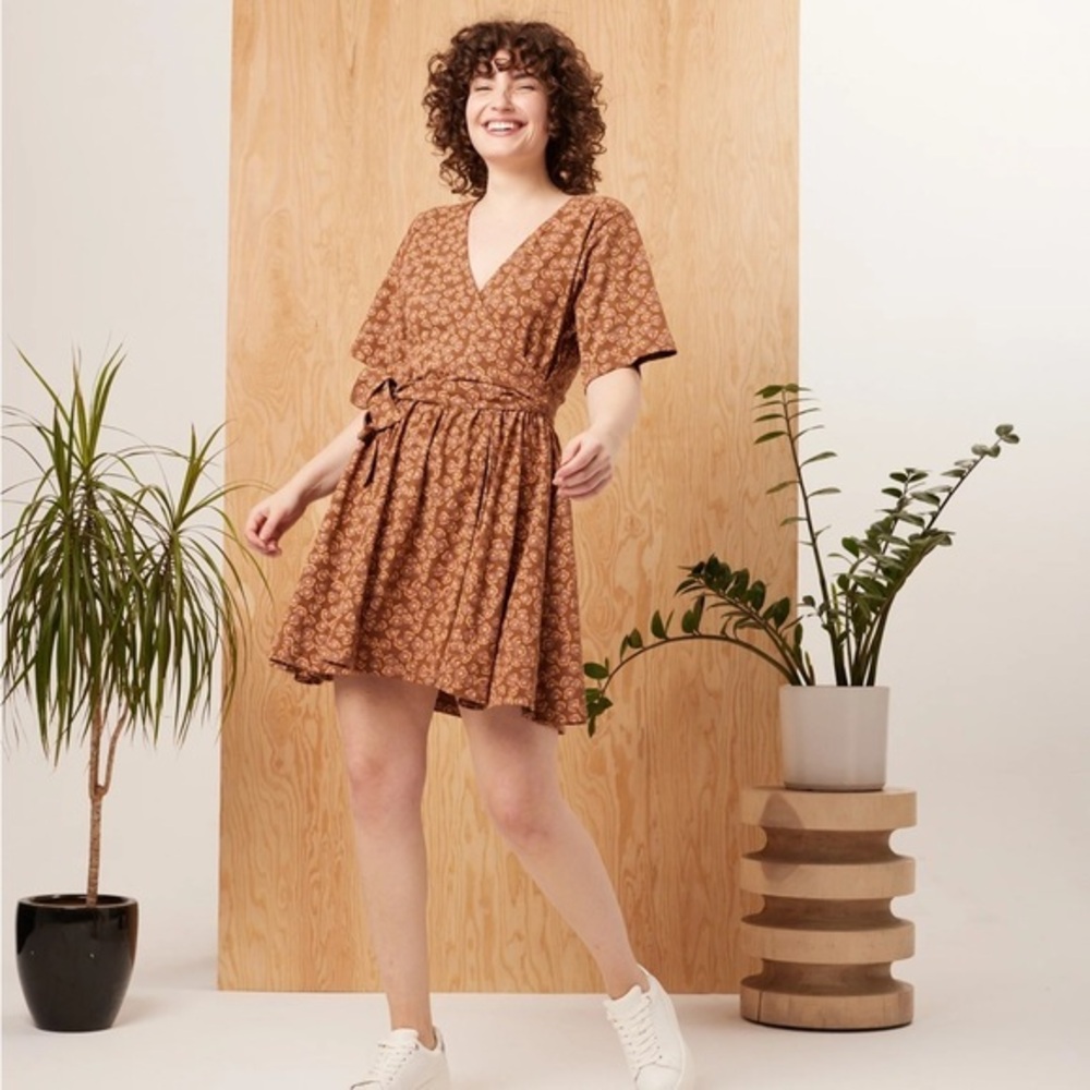 KNOWN SUPPLY KALEN DRESS - SPICE POP FLORAL GUC L
